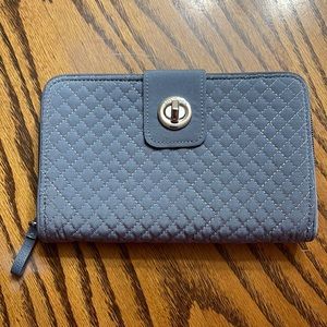 Vera Bradley Iconic Microfiber RFID Turnlock Wallet-EUC